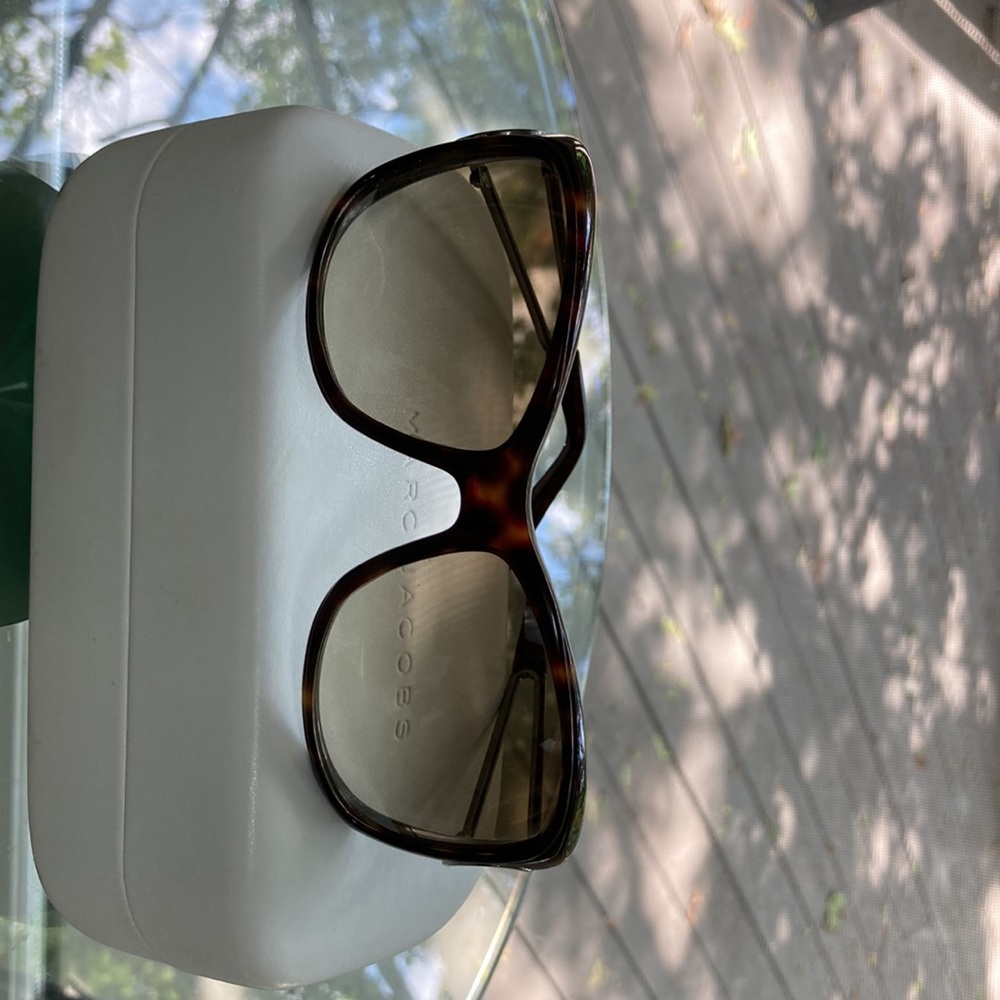 Marc Jacobs Ladies Sunglasses. Made in Italy.